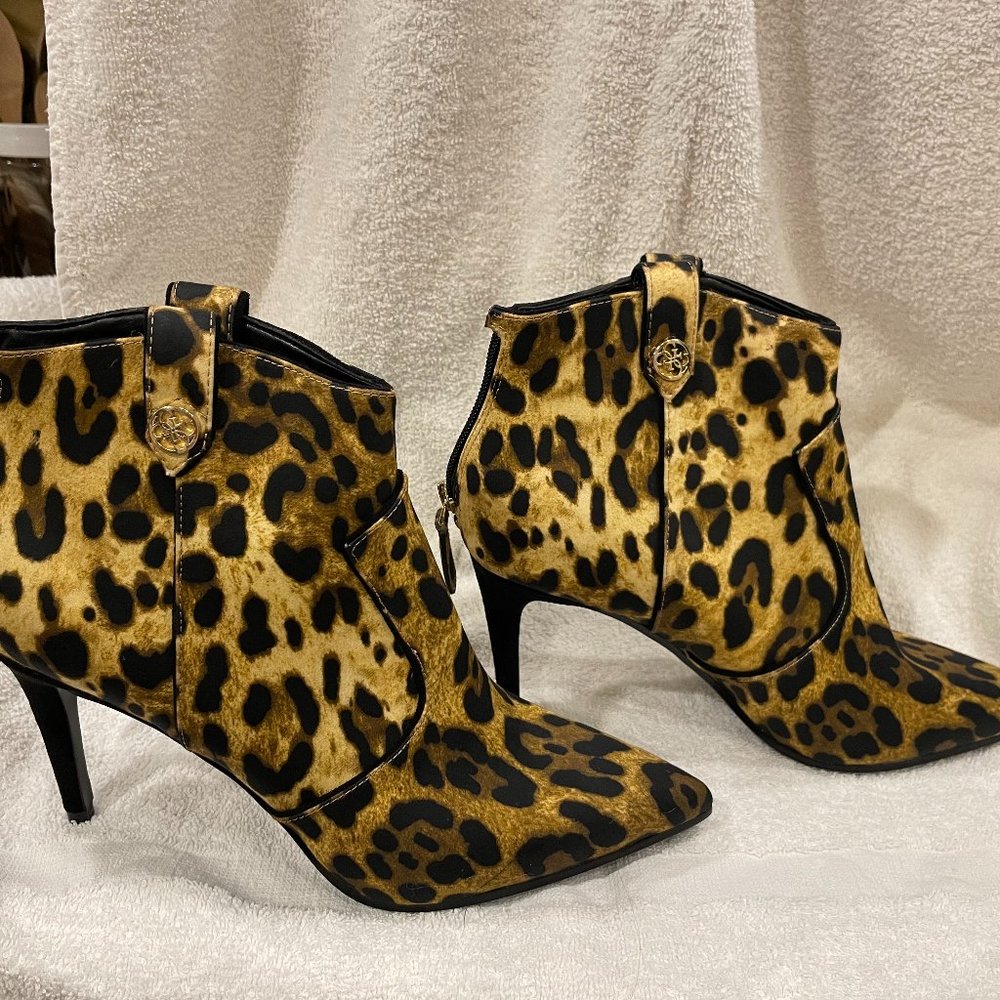 GUESS Boscoe Leopard Fabric Ankle Bootie - Like New, Size 10